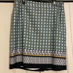 Beautiful VanHeusen patterned skirt.
